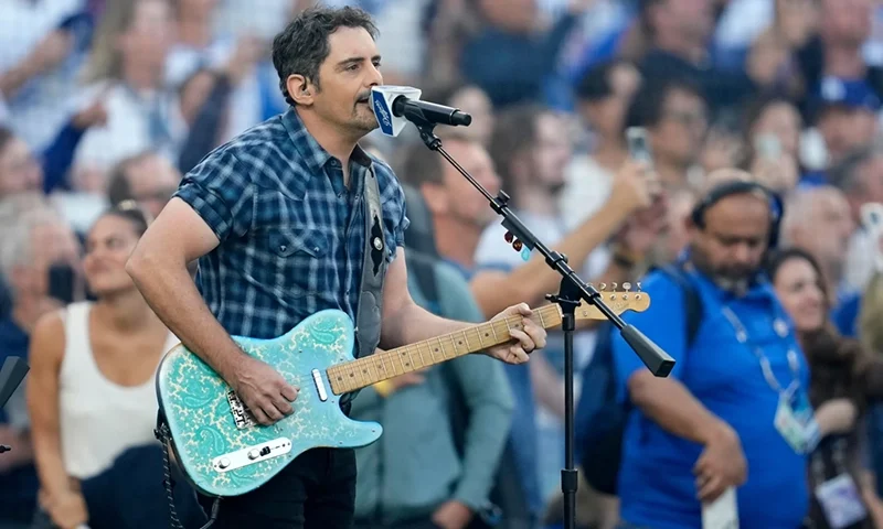 Recording artist Brad Paisley perform the national anthem prior to Game 3 of baseball’s World Series between the Toronto Blue Jays and the Los Angeles Dodgers, Monday, Oct. 27, 2025, in Los Angeles. (AP Photo/Ashley Landis)