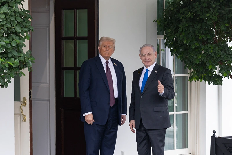 US President Donald Trump welcomes Israeli Prime Minister Benjamin Netanyahu upon his arrival at the White House West Wing in Washington, DC, on September 29, 2025. (Photo by Mehmet Eser / Middle East Images via AFP) (Photo by MEHMET ESER/Middle East Images/AFP via Getty Images)